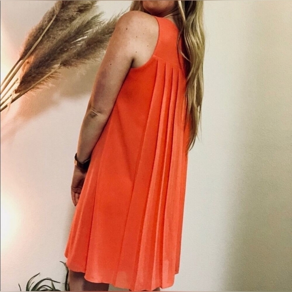 Vince Camuto Coral Sleeveless Pleated Back Women's Dress Size 8
